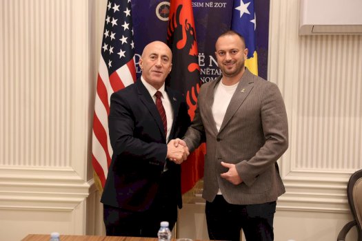 ramush-haradinaj-shperndan-foto-me-kandidatin-e-aak-se-qe-humbi-jeten-sot:-u-dallua-qysh-ne-rinine-e-tij
