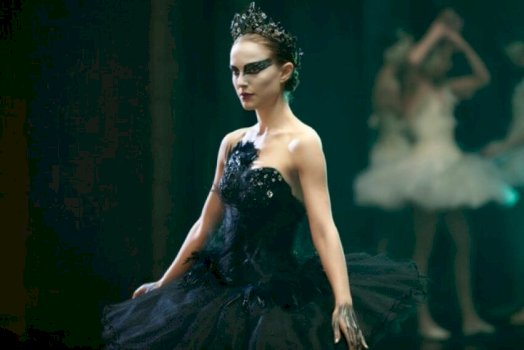 natalie-portman-flet-per-lendimin-gjate-xhirimeve-te-“black-swan”