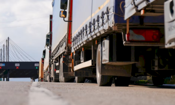 qendra-per-menaxhimin-kufitar-njofton-se-eshte-hequr-bllokada-ne-mal-te-zi:-kamionet-kane-filluar-te-levizin