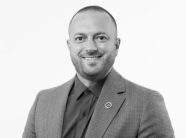 neser-i-jepet-lamtumira-e-fundit-hekuran-hoxhes,-kandidati-i-aak-se-qe-u-gjet-i-vdekur-ne-veturen-e-tij