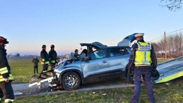 tragjike-ne-itali:-makina-perplaset-me-kamionin,-vdesin-dy-te-rinj-shqiptare