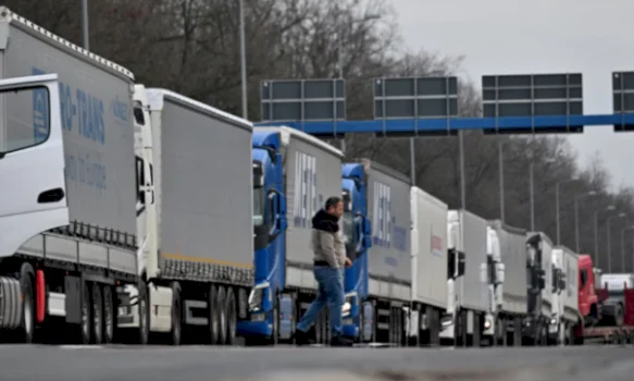 bllokada-qe-po-i-kushton-ballkanit-100-mln-e-ne-dite,-pse-serbia-dhe-bosnja-nuk-terhiqen?