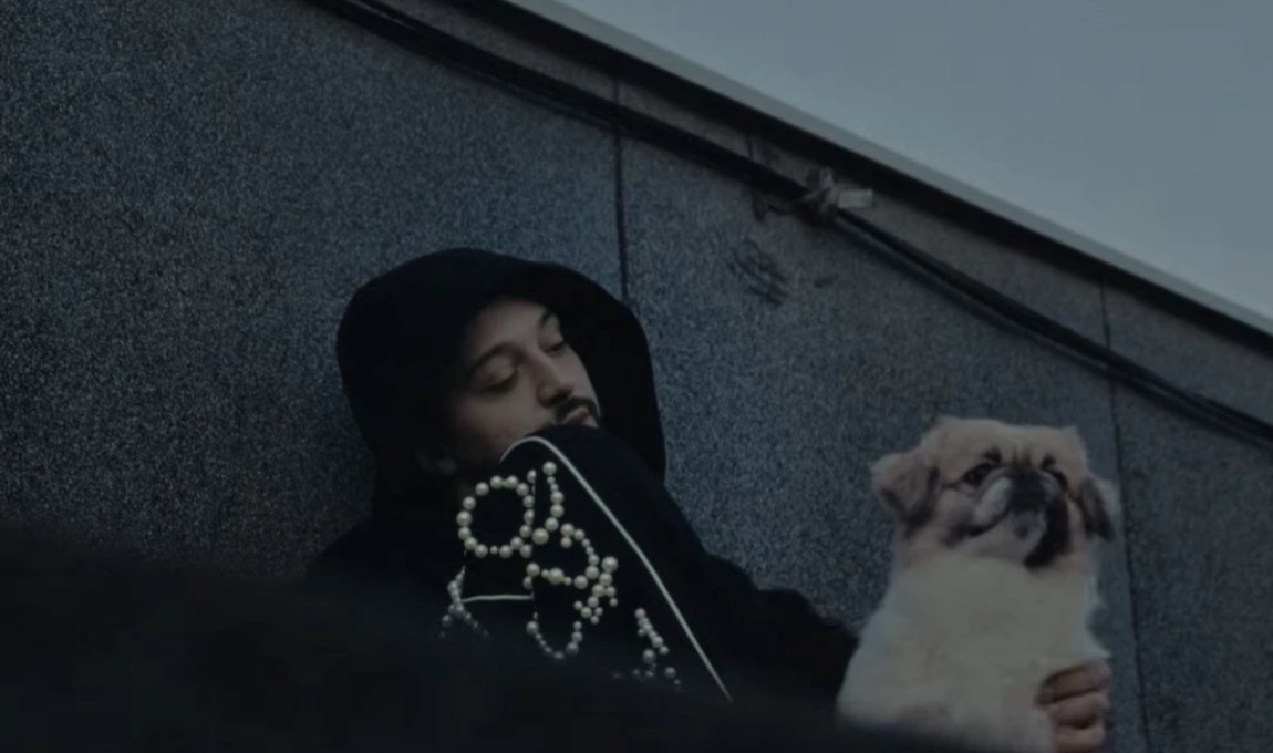 “S’ia fali vetës”, Gjesti rikthehet me baladën prekëse dedikuar vëllait të ndjerë