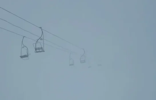 dy-teleferike-nuk-vihen-ne-funksion-ne-brezovice,-shkak-mjegulla-dhe-ererat-e-forta