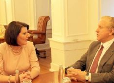 iu-permenden-emrat-ne-dosjen-“epstein”,-jahjaga-e-pacolli-e-mohojne-se-e-kane-njohuar-apo-takuar-ate