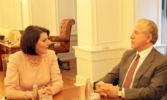 iu-permenden-emrat-ne-dosjen-“epstein”,-jahjaga-e-pacolli-e-mohojne-se-e-kane-njohuar-apo-takuar-ate