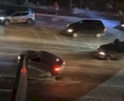 bllokimi-i-veturave-per-shkak-te-bores-ne-kodren-e-trimave,-komuna:-eshte-pergjegjesi-e-ministrise-se-infrastruktures,-por-intervenuam-dy-here