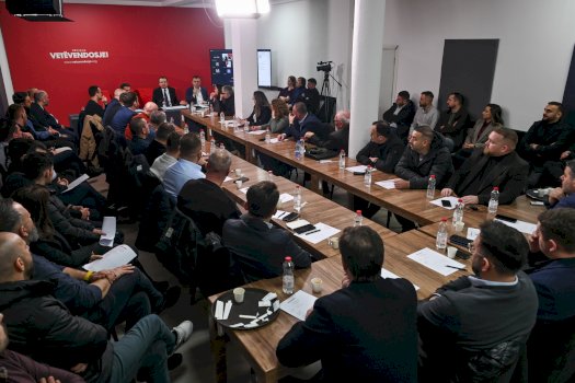 Kurti mban takim me drejtuesit e qendrave të LVV së  diskutojnë edhe rezultatin e zgjedhjeve