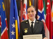 ushtarja-e-fsk-se,-arbenita-haxholli-diplomon-ne-kursin-e-karrieres-per-kapiten-ne-shba