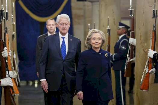 bill-dhe-hillary-clinton-pranojne-te-deshmojne-per-epsteinin