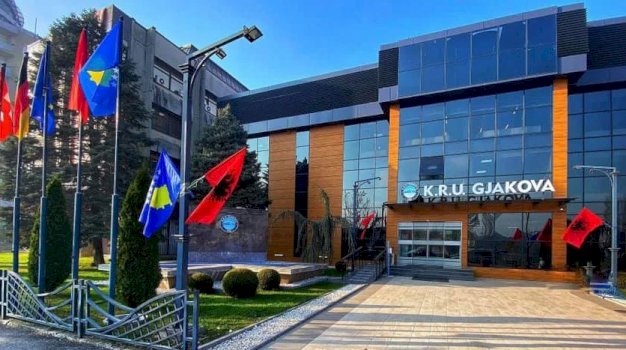 nderpritet-uji-ne-disa-pjese-te-gjakoves,-kru-“gjakova”-del-me-nje-njoftim