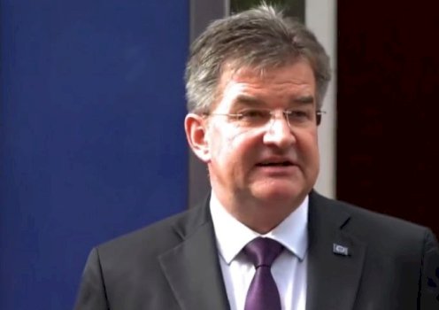 lajcak-per-bisedat-me-epsteinin:-ndihem-si-idiot