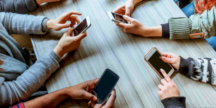 spanja-do-te-ndaloje-qasjen-ne-rrjetet-sociale-per-personat-nen-16-vjec