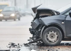 aksident-ne-meje-te-gjakoves,-lendohen-dy-persona