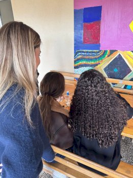 ngjyra,-buzeqeshje-dhe-shprese:-doarta-bislimi-kurs-pikture-vullnetar-per-femijet-e-sos-fshatit