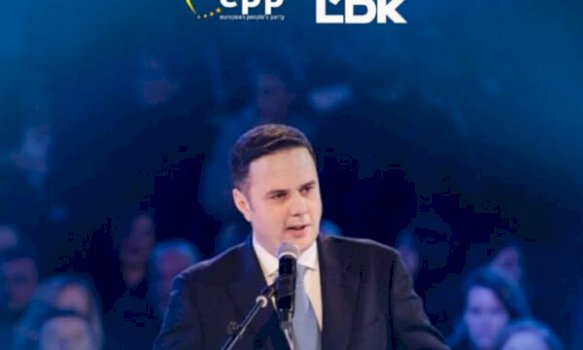 abdixhiku-nis-kapitullin-e-ri-pas-kuvendit:-te-flasim-me-pak,-te-punojme-me-shume,-te-rreshtohemi-pas-zerit-qytetar