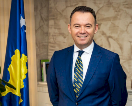 faton-peci-ironizon-me-ldk-ne:-me-3%-nuk-punon-as-iphone-i