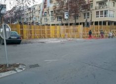 nente-vjet-nga-rrenimi-i-murit-ne-mitrovice-te-veriut