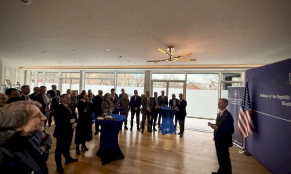 lutjet-e-mengjesit-ne-shba,-ambasada-ne-washington-i-pret-pjesemarresit-nga-kosova