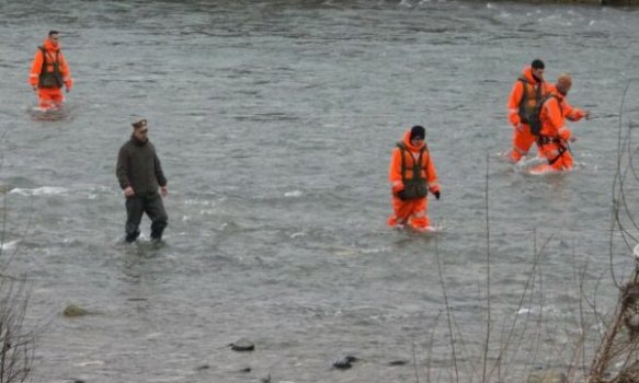 I zhdukur qe 26 ditë  vijojnë kërkimet për gjetjen e 30 vjeçarit shqiptar   FSK me dron në Liqen të Ulzës