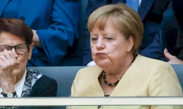 Në emailin e Epstein  u gjet edhe fotografia e famshme nudo e Merkel it