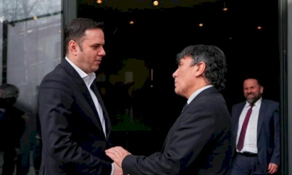 ambasadori-italian-e-uron-abdixhikun-qe-u-rikonfirmua-ne-krye-te-ldk,-diskutime-edhe-per-urgjencen-e-formimit-te-institucioneve