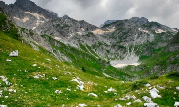 the-guardian-shkruan-per-kosoven:-patjeter-qe-duhet-te-vizitohet