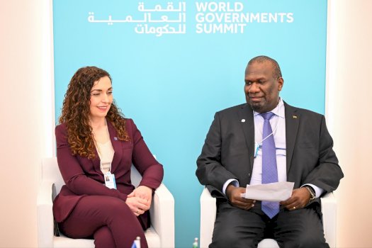 presidentja-osmani-takohet-me-ministrin-e-jashtem-te-vanuatus-ne-emiratet-e-bashkuara-arabe