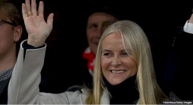 princesha-e-kurores-se-norvegjise-kerkon-falje-pas-presionit-per-miqesine-me-epsteinin