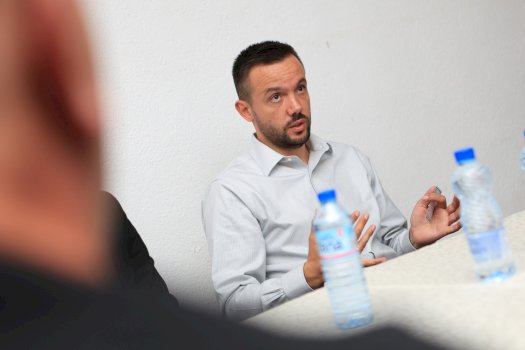 tahiri:-kurti-nuk-e-do-vjosa-osmanin-per-presidente,-do-personalitete-te-tjera-ku-e-shtrin-kontrollin-e-tij-direkt