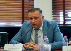 alarmi-i-musmuratit-ne-bruksel-per-“autoritarizmin-e-kurtit”,-bajqinovci-i-reagon:-demokracine-s’e-rrezon-propaganda