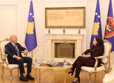 edhe-haradinaj-pritet-nga-presidentja-osmani,-flasin-per-bordin-e-paqes
