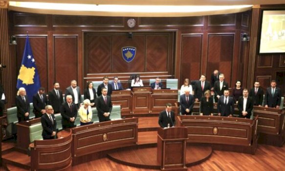 dyfishim-te-shtesave-e-page-mesatare-mbi-1-mije-euro-ne-sektorin-publik-–-zotimet-e-kurtit-per-mandatin-e-ri