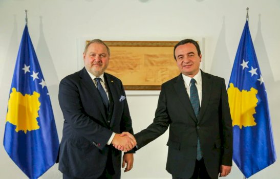 “kosova-i-perket-familjes-se-be-se”,-terras-uron-kurtin