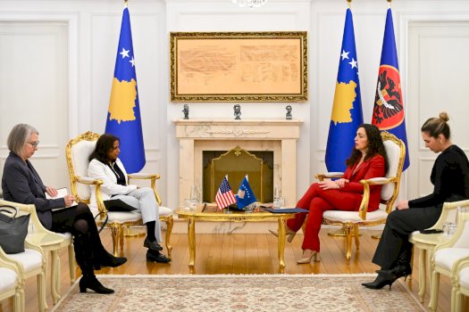 presidentja-osmani-pret-prattipatin:-perkushtim-te-palekundur-per-linjezim-te-plote-me-shba-ne