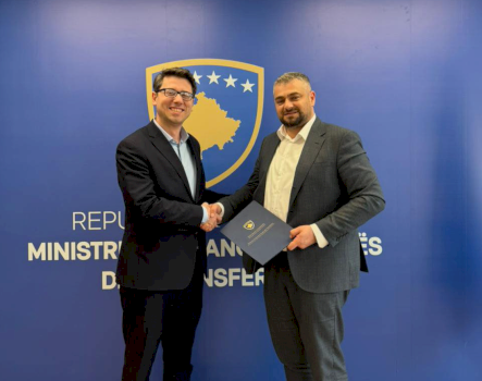 hekuran-murati-i-merr-“financat”,-andin-hoti-punen,-familjen-dhe-vlerat-e-luftes-clirimtare-–-zyrtarizohet-ndarja-e-ministrise