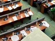 deputetet-e-listes-serbe-leshojne-sallen-kur-lexohet-“rezoluta-per-hagen”