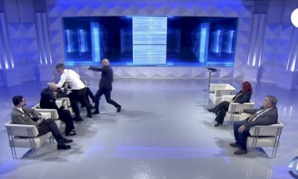 plas-sherri-ne-“opinion”,-albatros-rexhaj-i-thote-mbylle-gojen,-berat-buzhala-i-shkon-te-karriga-per-ta-goditur