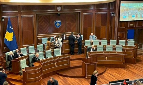 nis-seanca-e-sotme-e-kuvendit,-betohen-dy-deputete-te-rinj