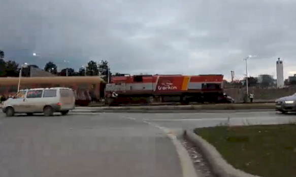 nje-i-lenduar-nga-aksidenti-mes-trenit-dhe-vetures-te-kazerma-“adem-jashari”