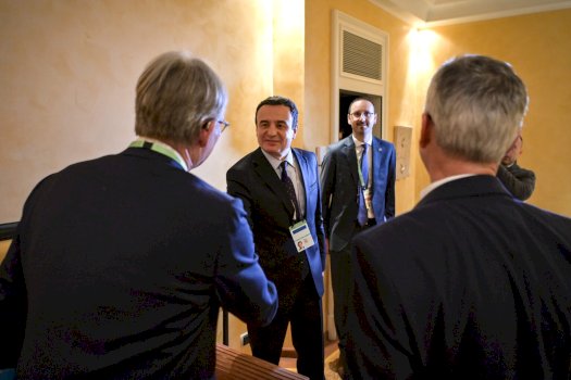 kurti-takohet-me-sekretarin-gjerman-te-shtetit,-flitet-per-zhvillimin-ekonomik