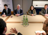 kurti-iu-kerkon-deputeteve-gjermane-me-shume-investime-ne-kosove:-do-te-jete-mandati-i-hekurudhave,-digave-e-stadiumeve