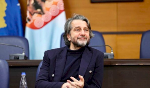 beteja-me-qeverine-per-buxhetin,-rama-neser-mban-konference-per-media