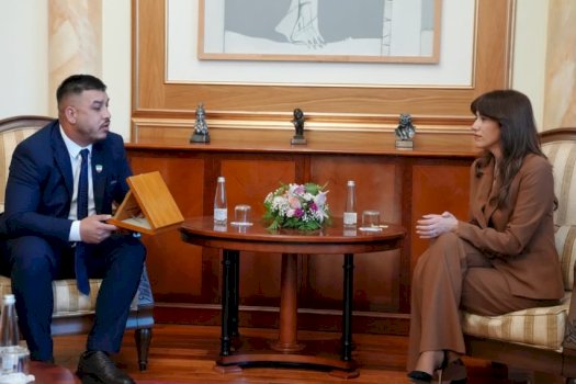 haxhiu-pret-perfaqesuesit-e-komunitetit-ashkali:-diversiteti-eshte-forca-e-republikes