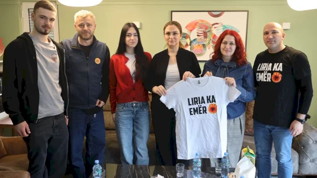 pas-nenes-se-thacit,-platforma-“liria-ka-emer”-viziton-edhe-familjen-e-rexhep-selimit