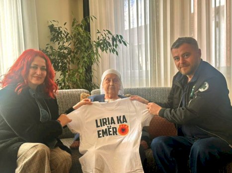 perlotet-eliza-hoxha-kur-kujton-fjalet-e-nenes-se-thacit-qe-ia-tha-sot