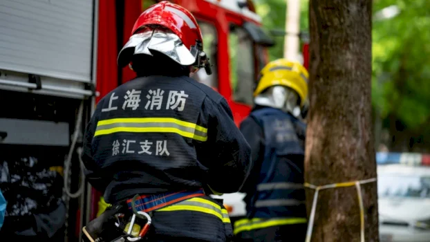 tragjedi-ne-kine,-dyqani-i-fishekzjarreve-perfshihet-nga-flaket,-8-viktima-dhe-2-te-plagosur