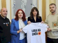 albulena-haxhiu-mbeshtet-marshin-e-17-shkurtit-per-kreret-e-uck-se,-takon-perfaqesuesit-e-“liria-ka-emer”
