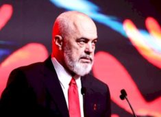 reuters:-kryeministri-shqiptar-synon-te-ndaloje-gjyqesorin-nga-shkarkimi-i-ministrave