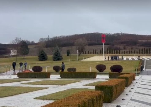 qytetaret-ne-prekaz-per-18-vjetorin-e-pavaresise